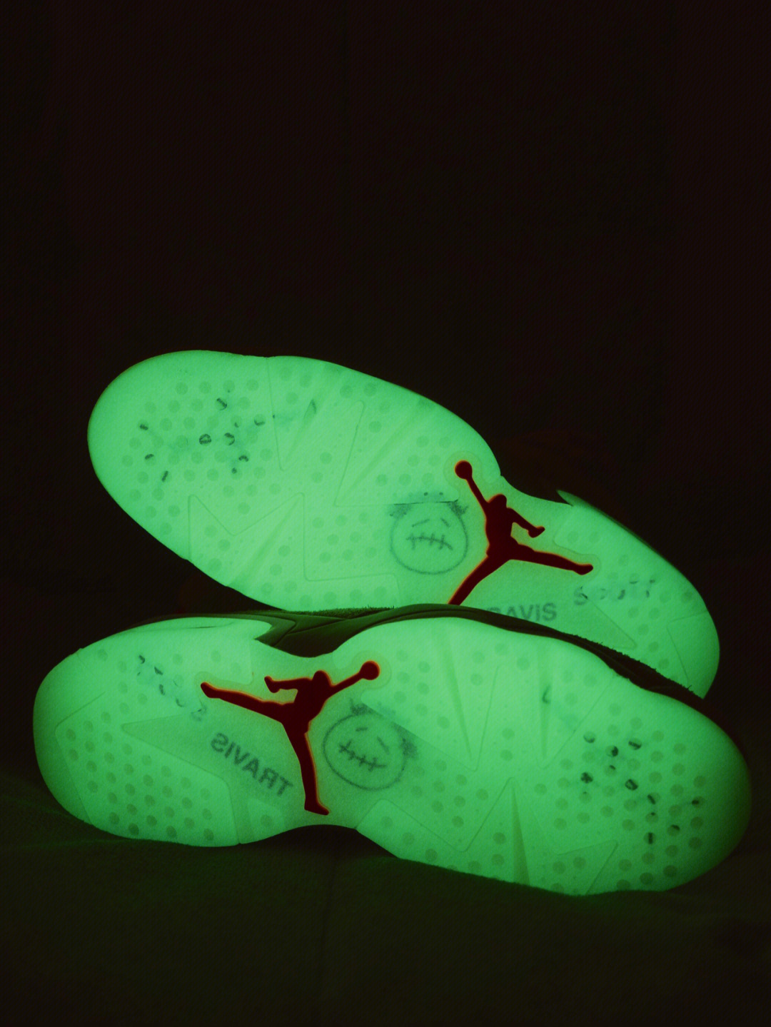 耐克透明鞋底夜光图片