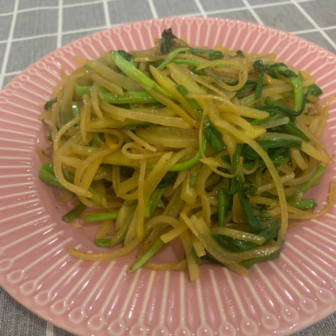 土豆丝炒韭菜图片