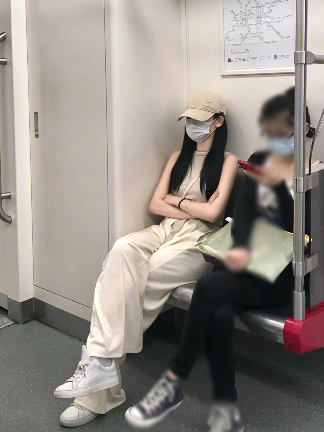 ootd01地铁上的气质穿搭