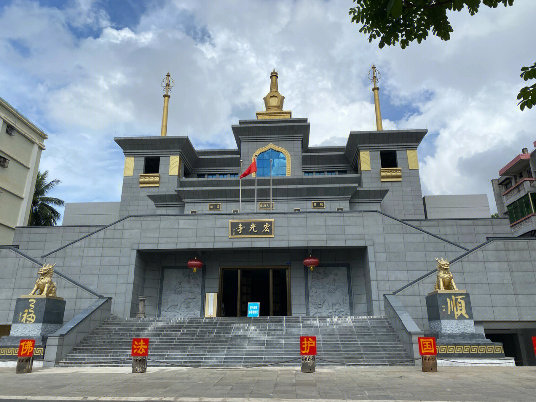 海南文昌新建的宏光寺,还没多少人去的感觉,那里的人说中秋节会有许愿