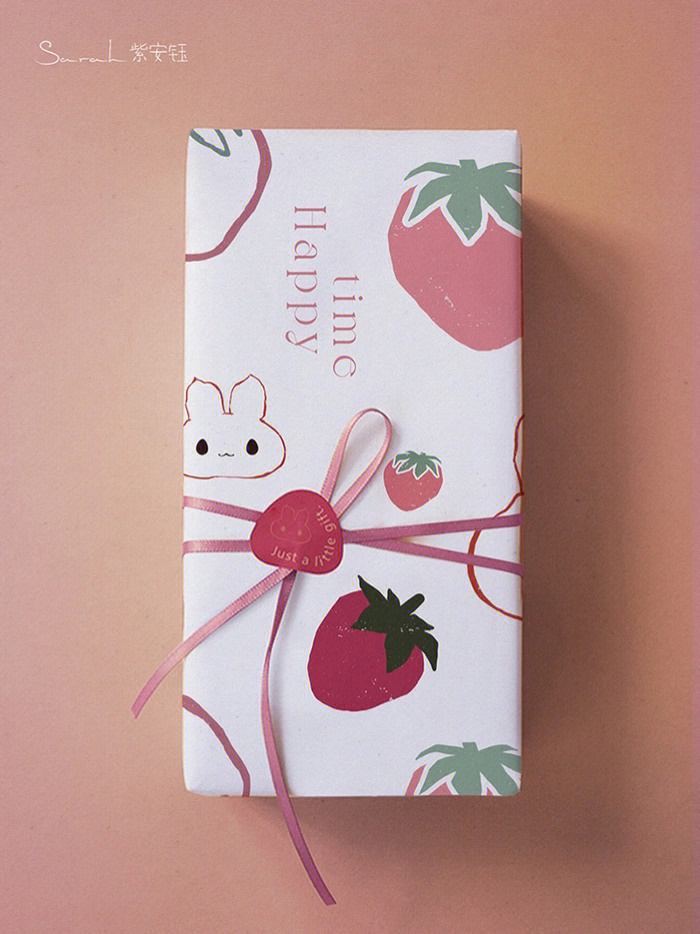 草莓兔兔礼盒包装设计简约可爱时尚