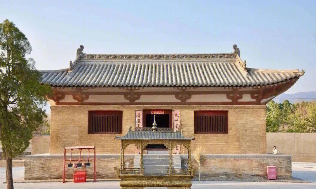 庙,位于山西芮城县城北4公里古魏城城垣遗址内,中龙泉村北的高阜之上