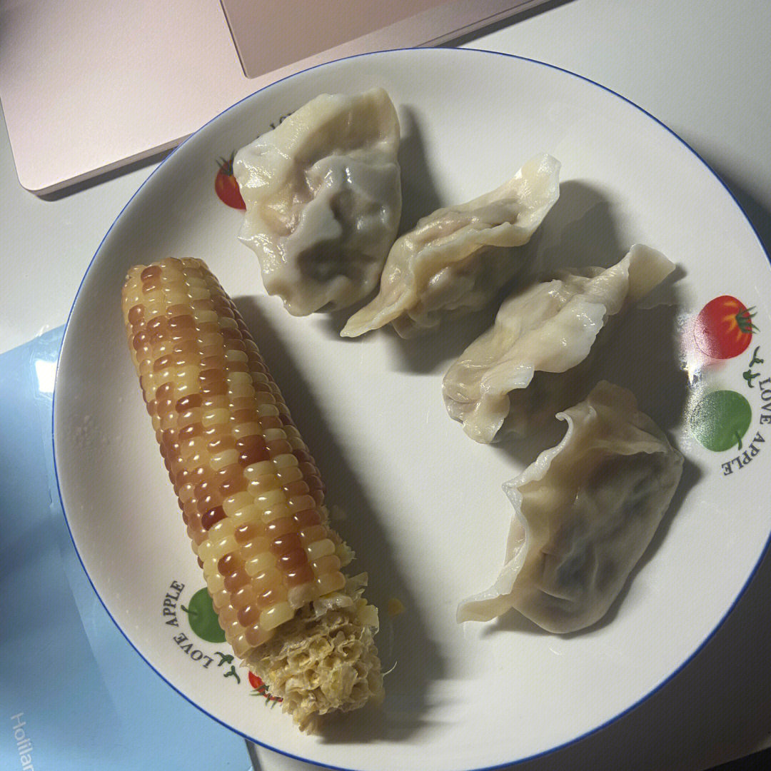 day2798午:饺子 玉米(13:00)03晚:坚果 鸡肉肠 饼干(22:00)06