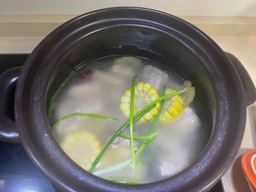 砂锅玉米排骨汤