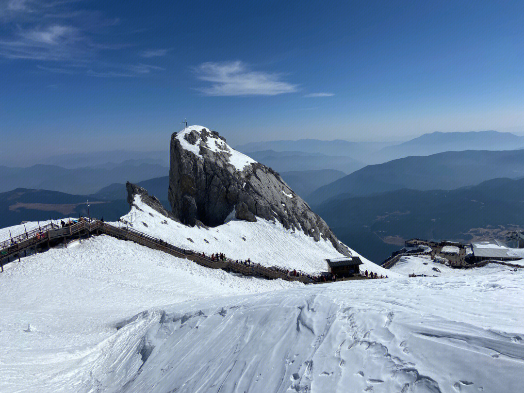 龙脊雪山山顶图片