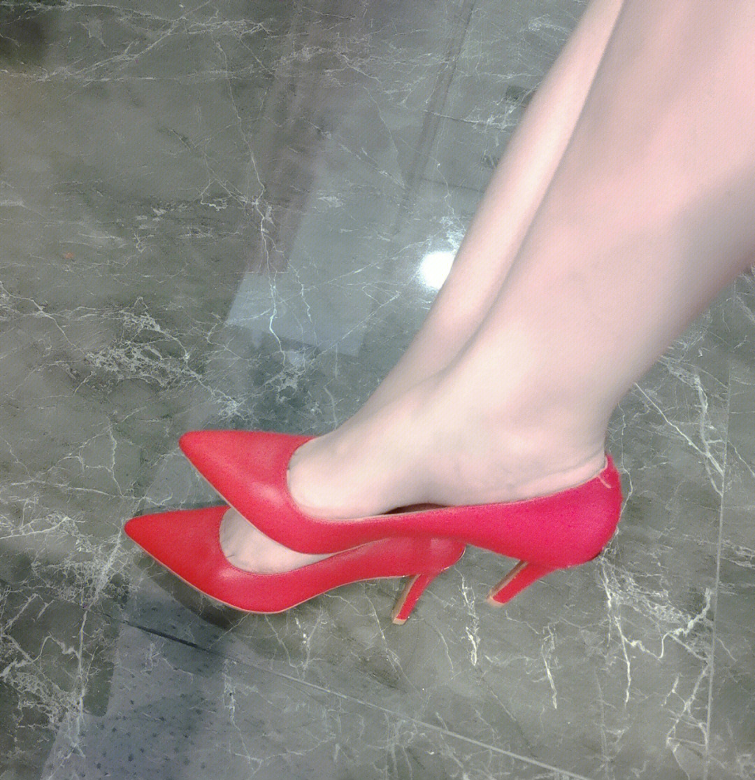 红色高跟鞋抖音女生版图片