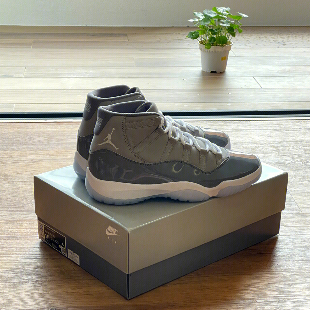 aj11酷灰鞋舌图片