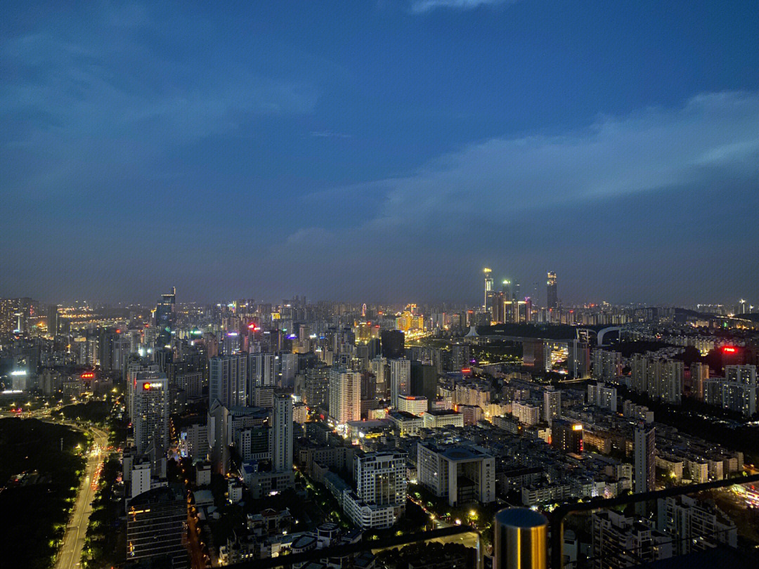 南宁探店南湖名都52楼夜景餐厅