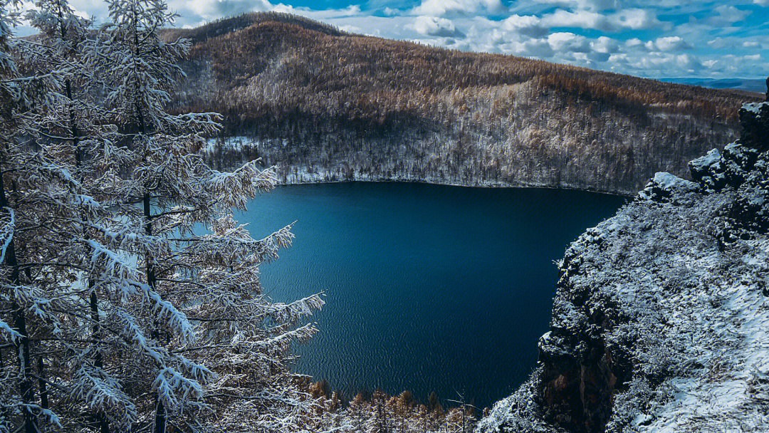 国庆10月3日阿尔山遇初雪绝美驼峰岭天池