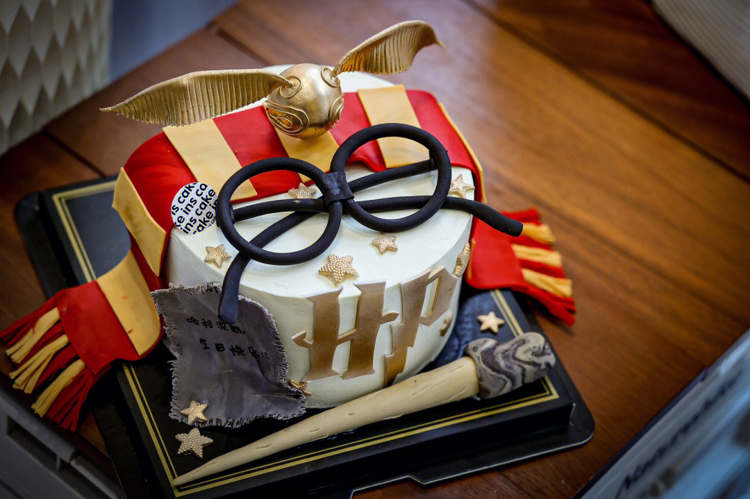 哈利波特里的生日蛋糕图片