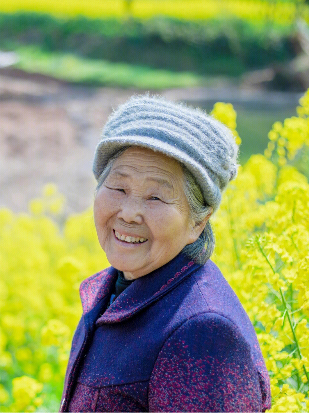 在春天给外婆拍组照片治愈系笑容