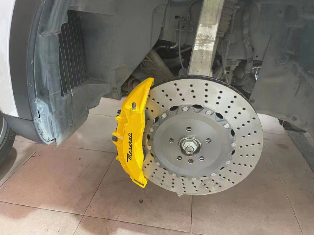 莱万特升级brembo前六后四后轮做双卡钳