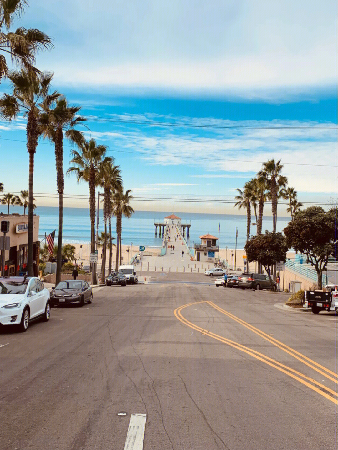 曼哈顿海滩manhattan beach位于南洛杉矶地区,这一代属于富人区,和la