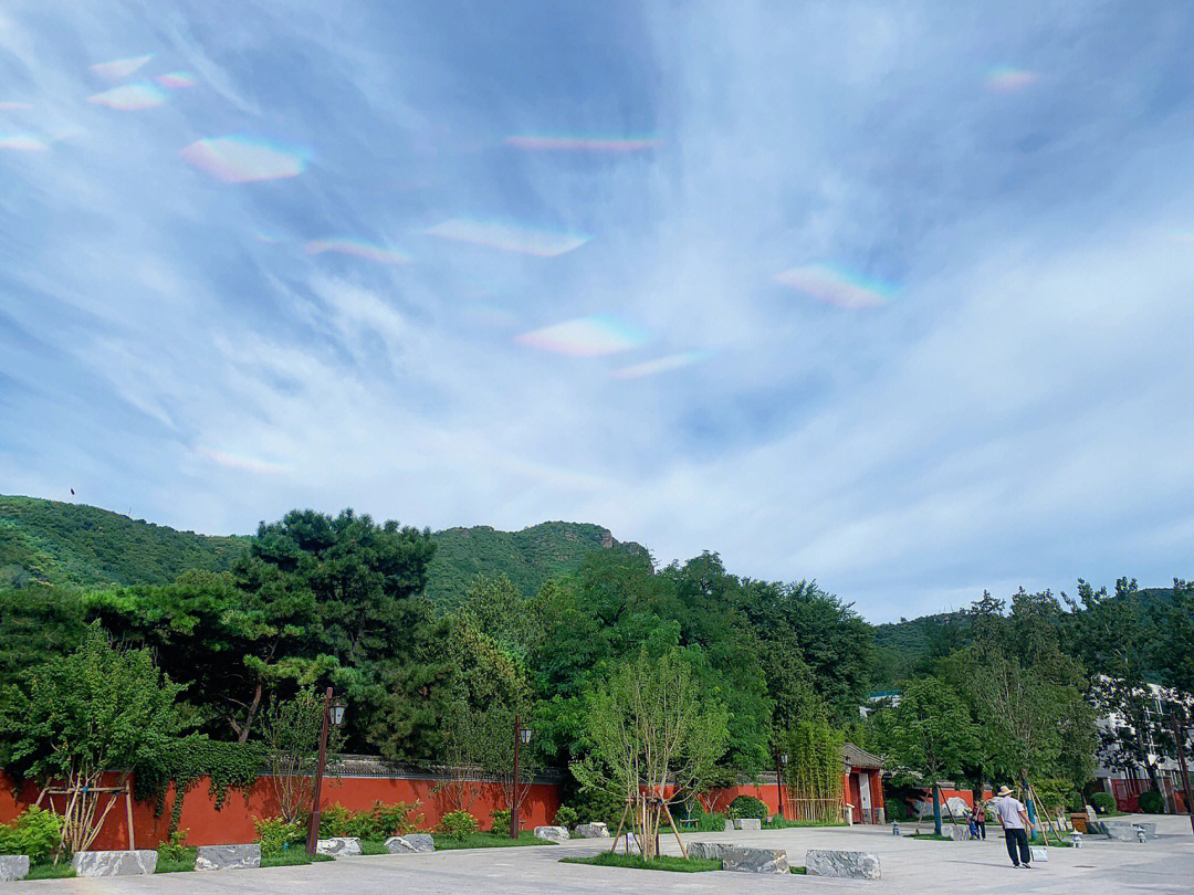 八大处山多高图片