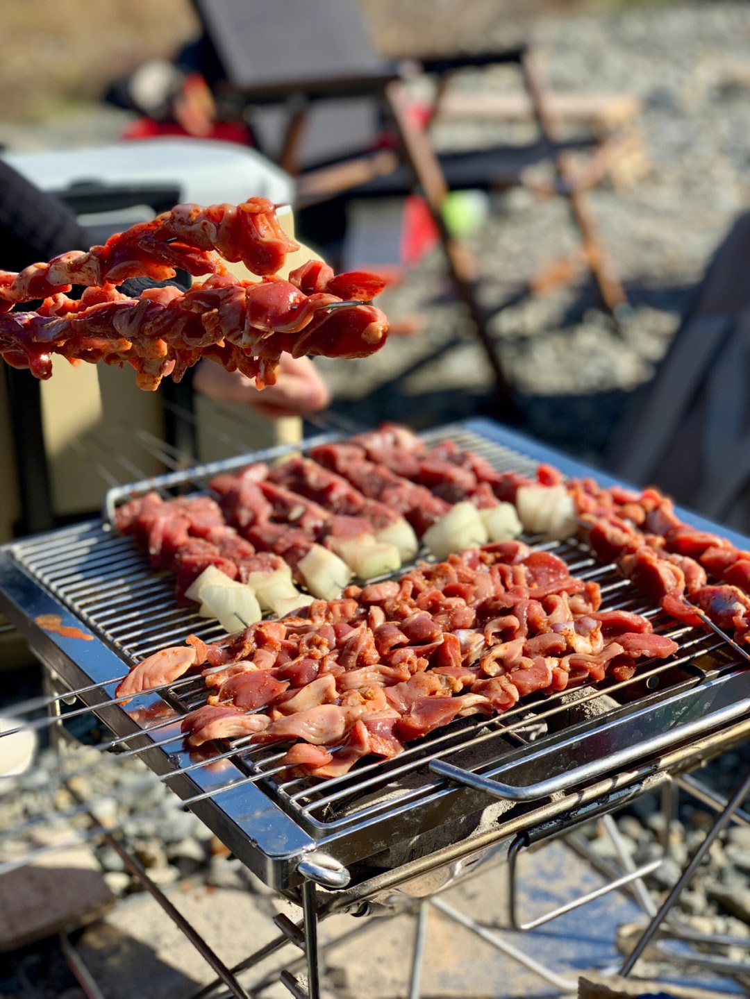 冬日里的bbq男士跑车07女士喝酒聊天