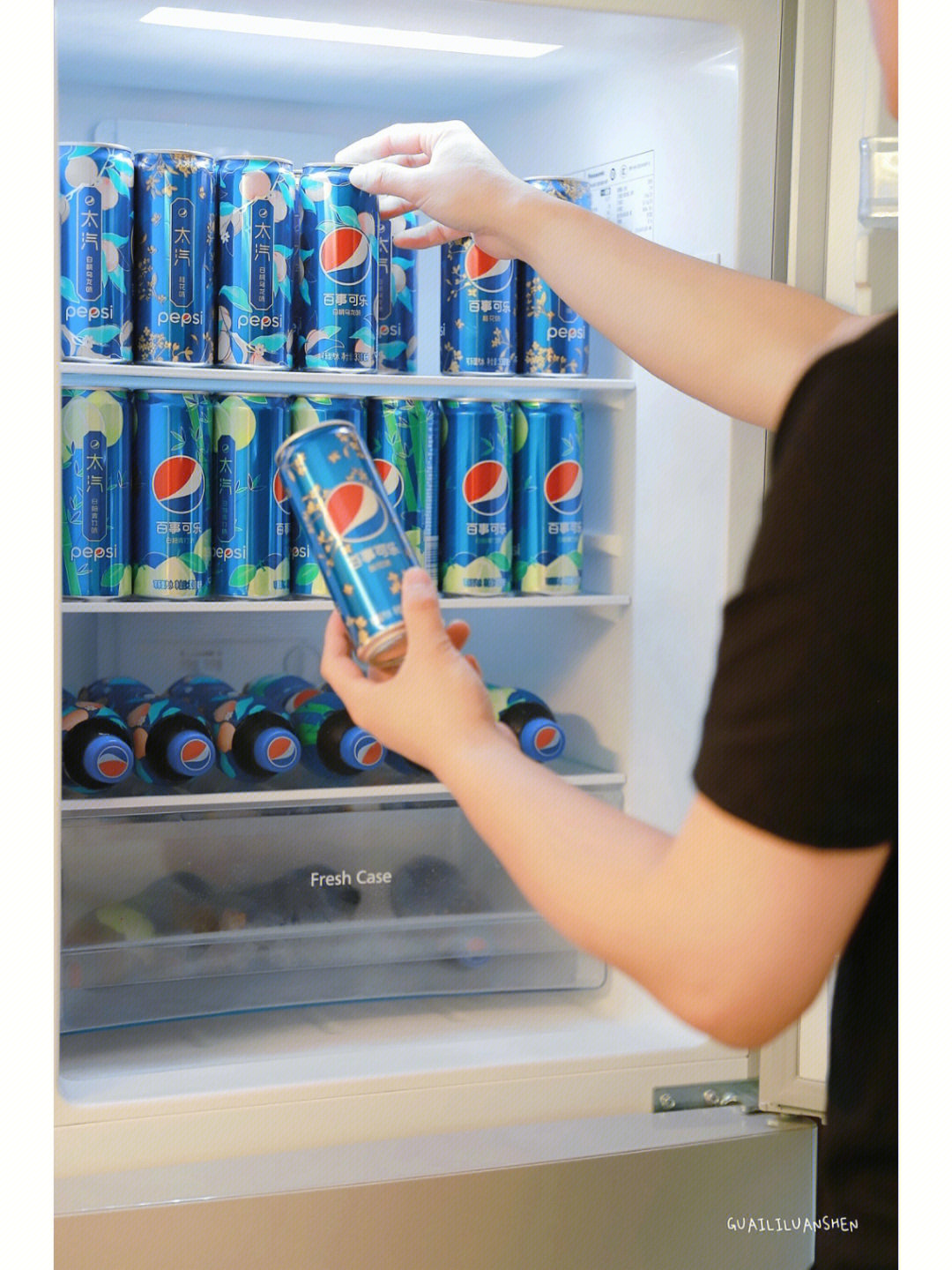 06每到夏天最快乐的事,就是囤超多的百事可乐,然后把家里的冰箱填满