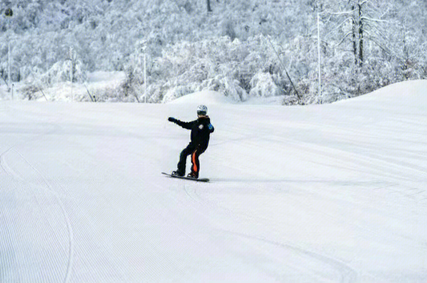 西岭雪山滑雪年卡图片