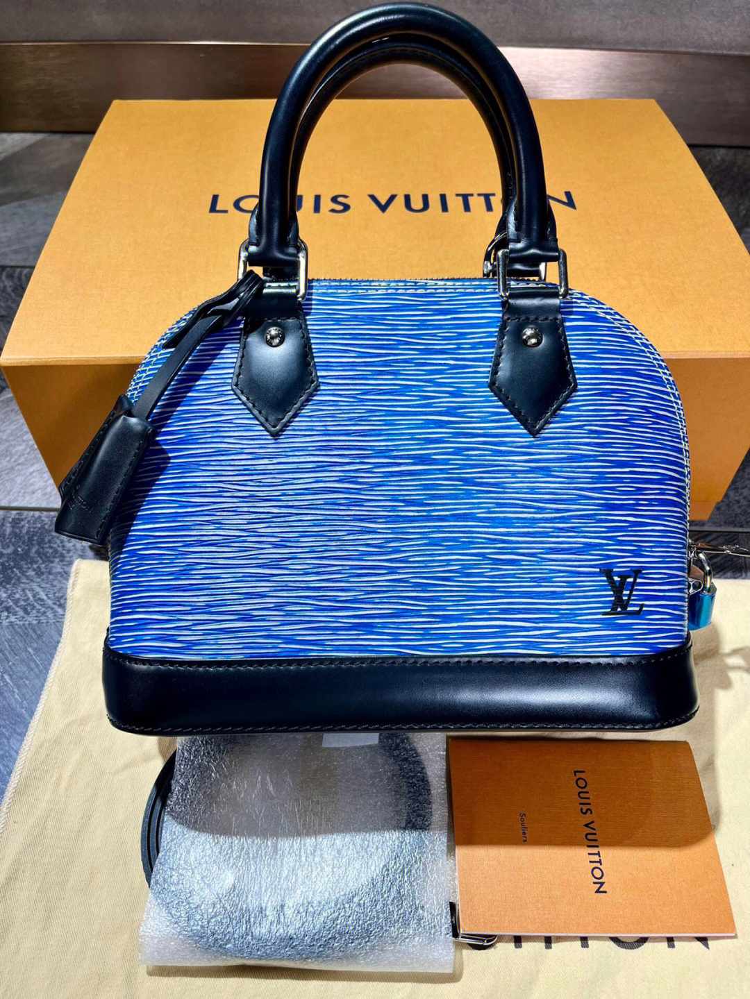 lv alma bb 水波纹手提单肩斜挎包 尺寸23*17*11cm 限量牛仔蓝色拼