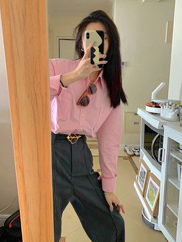 上班,约会都合适~粉色衬衫搭配西裤这款裤子是平时爱穿的基础款宽松型