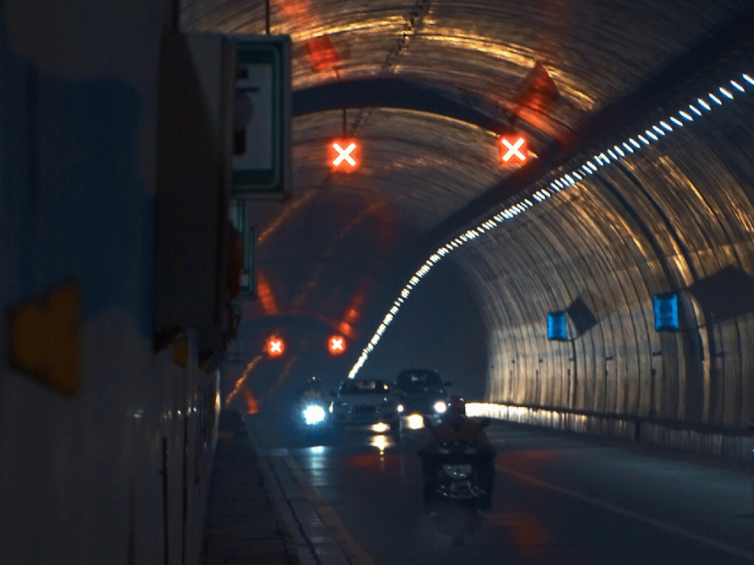包茂高速凤凰山隧道图片