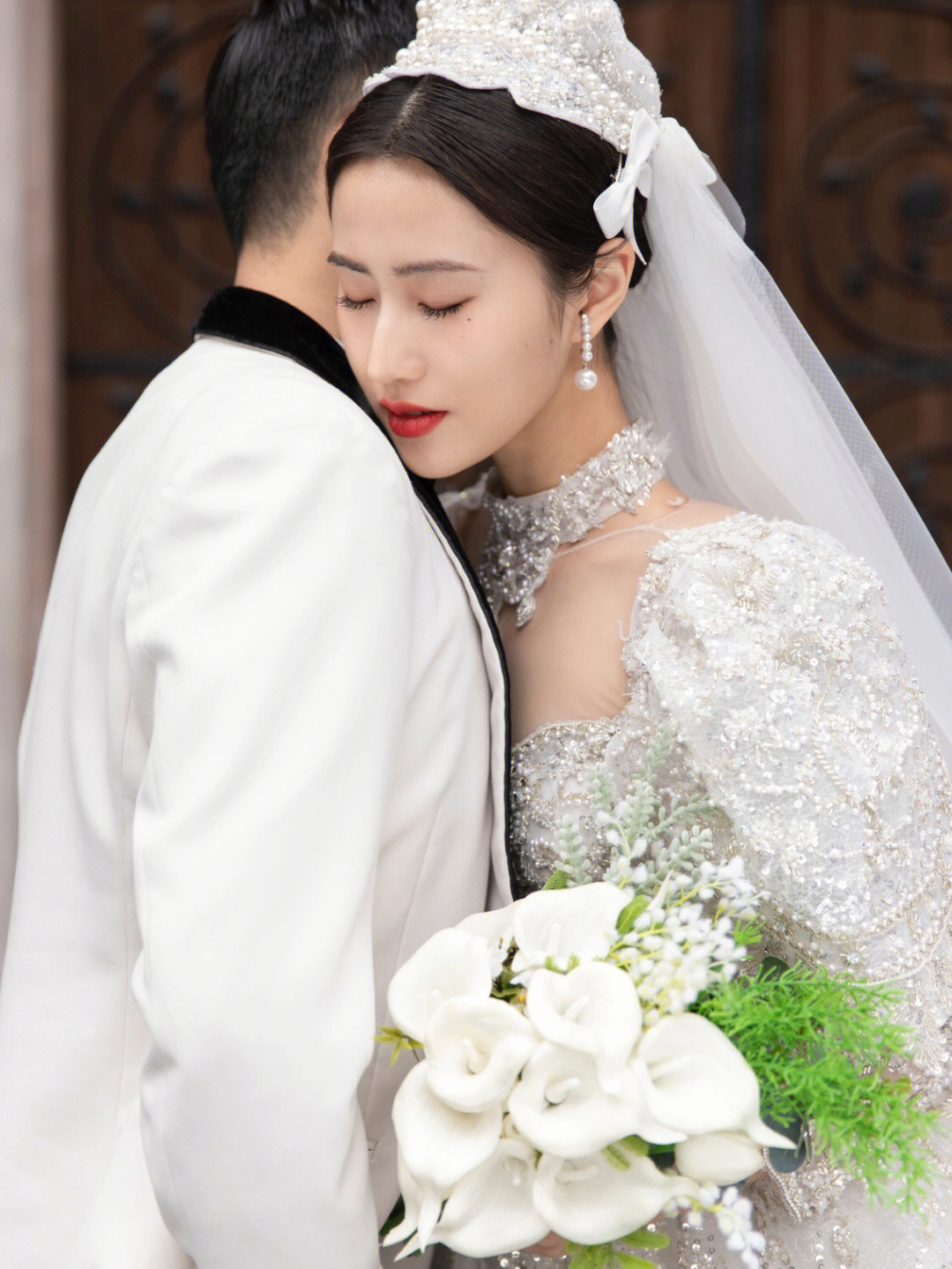 中式婚纱照侧脸图片