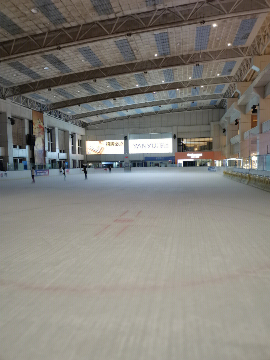 东莞汇一城溜冰场图片