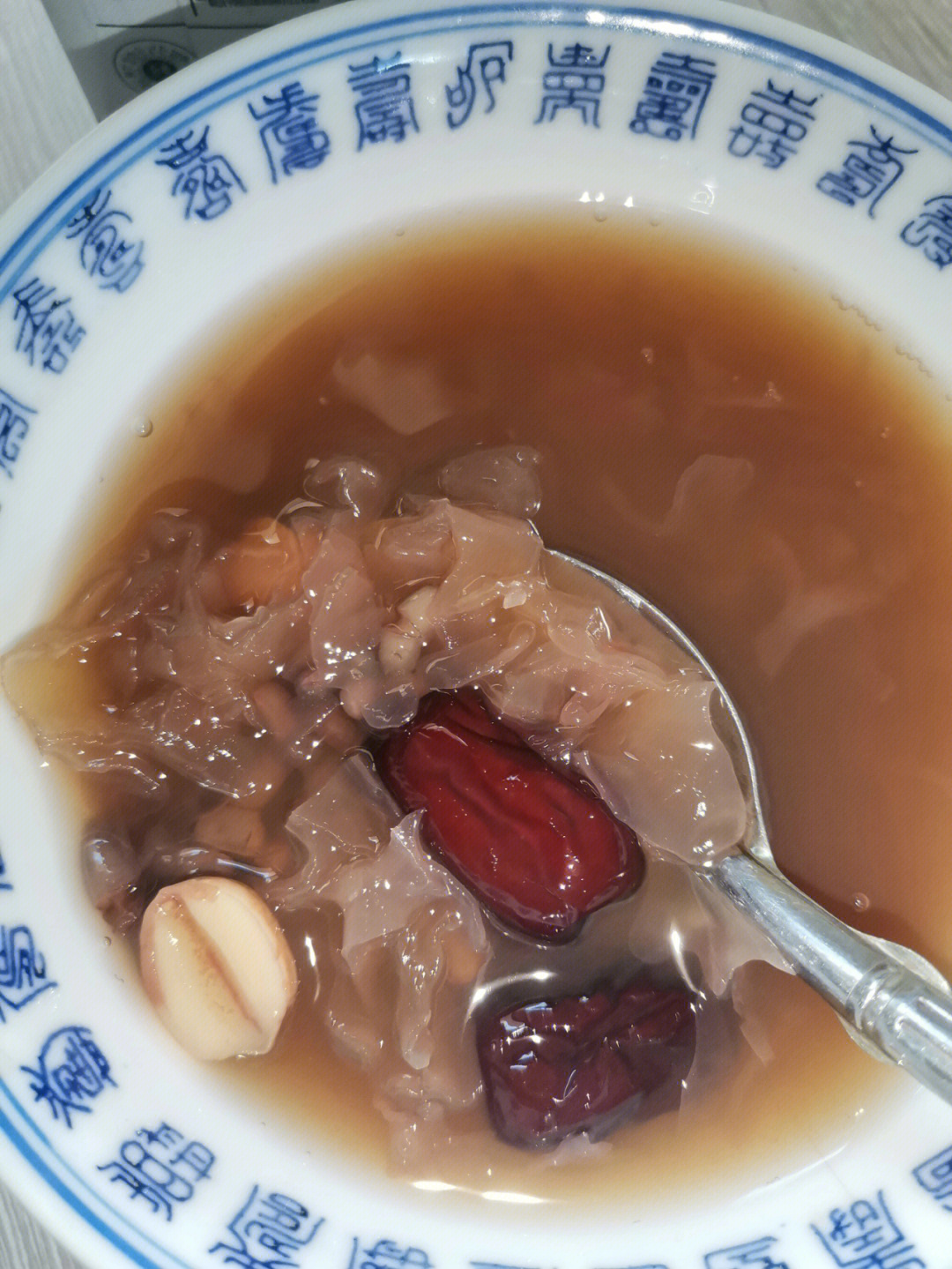 莲子(少量)  银耳  红枣[氛围感r]做法:[一r]提前一晚将小红豆和银耳