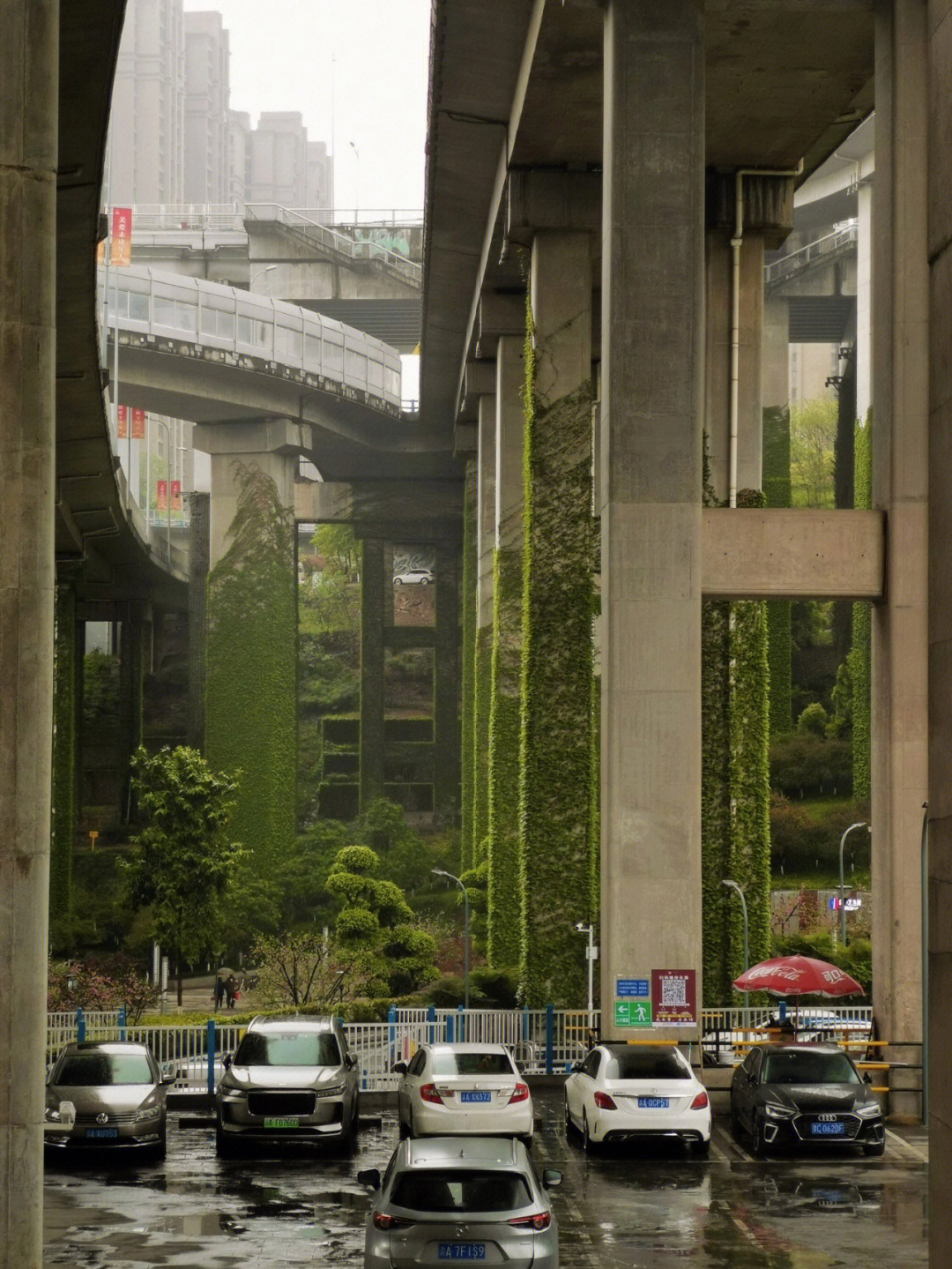 鹅公岩大桥雕塑图片