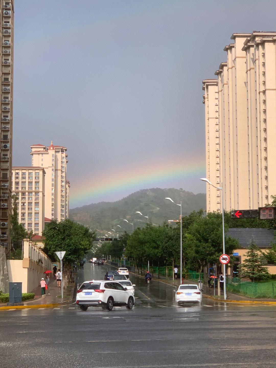 青岛街拍遇见彩虹