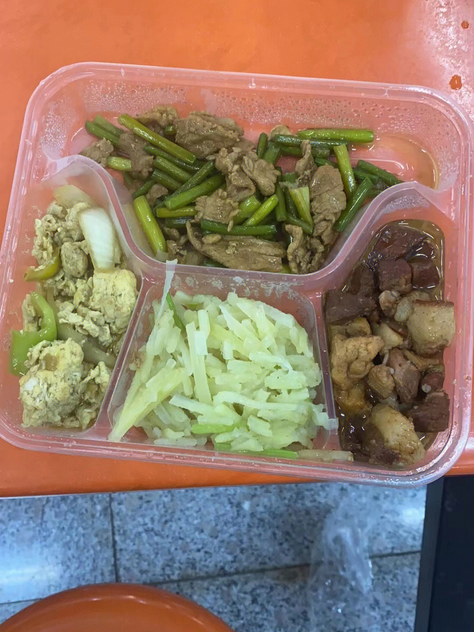 看看沈阳疫情下的盒饭