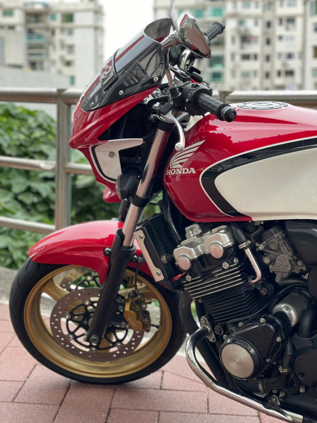 澳门街头经典车本田cb400superfour