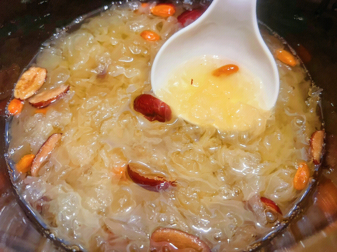 银耳红枣枸杞汤的做法图片