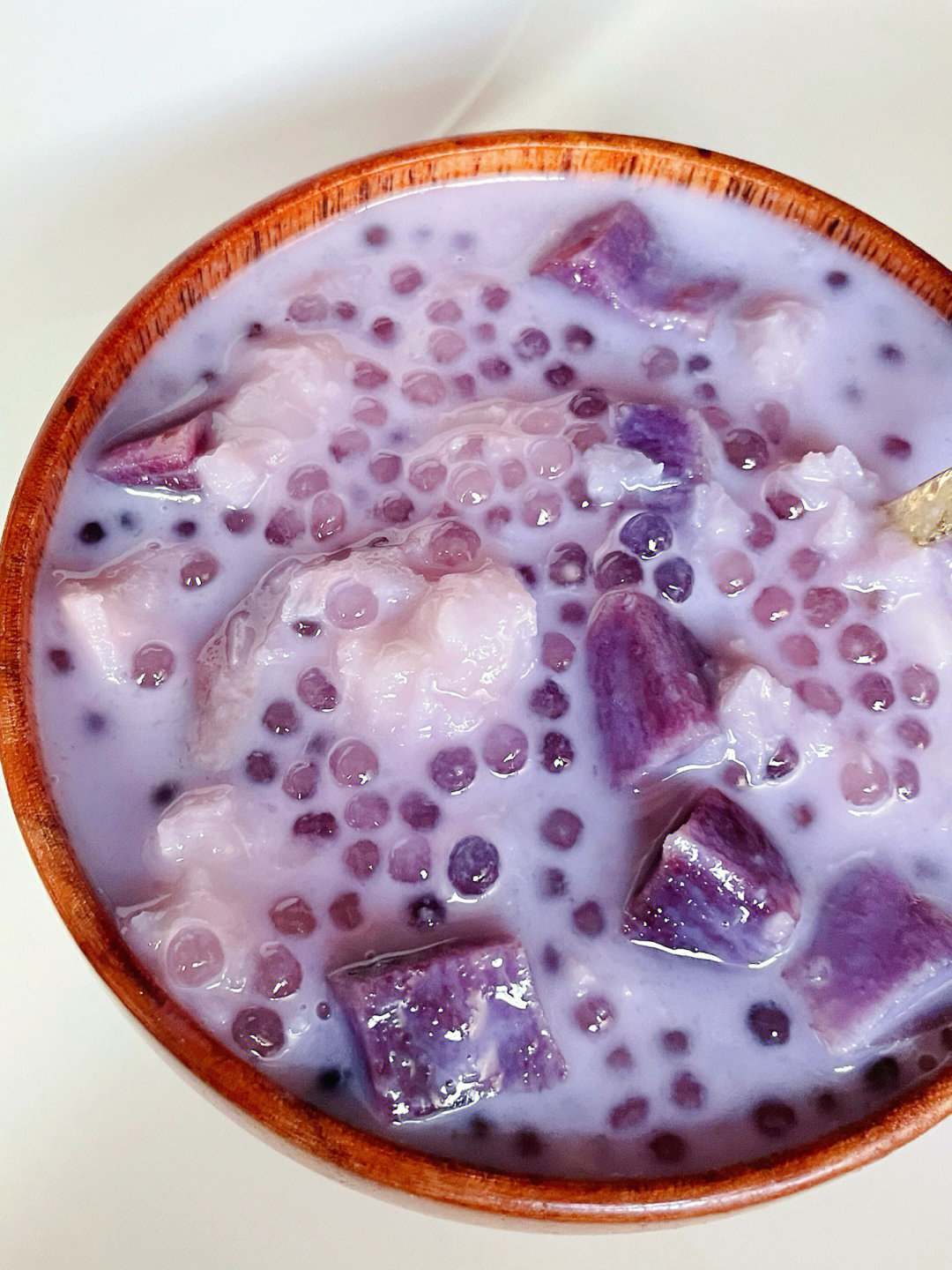 今天在家做了一碗香芋紫薯西米露,真的巨巨巨好吃!
