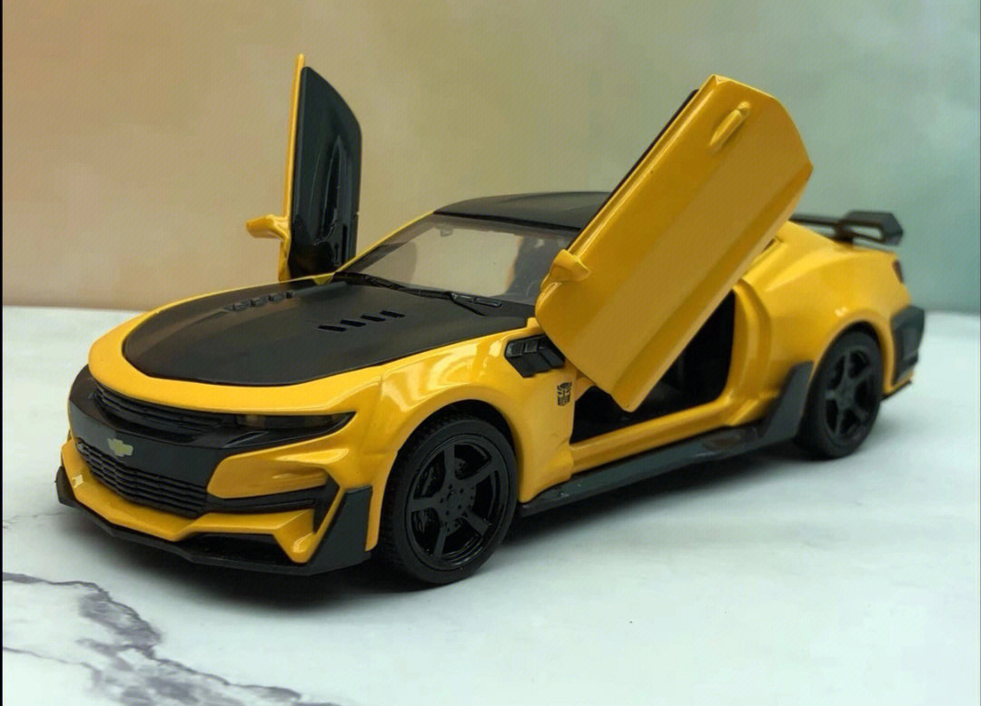 雪佛兰科迈罗大黄蜂跑车合金车模1:32科迈罗金钢变形儿童仿真汽车模型