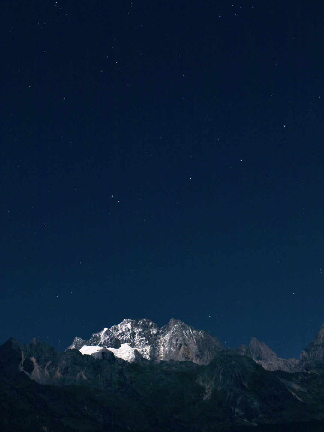 民宿老板说我们运气太好了,他在这这么久从没在晚上看到过雪山07