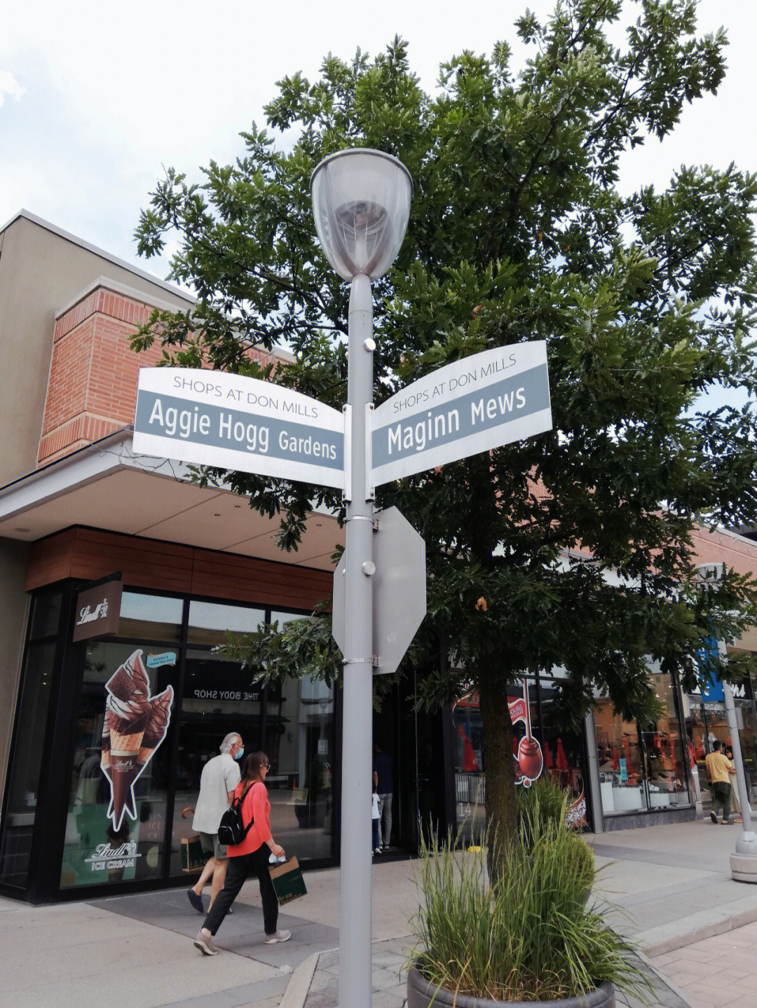 多伦多的商业步行街 shops at don mills