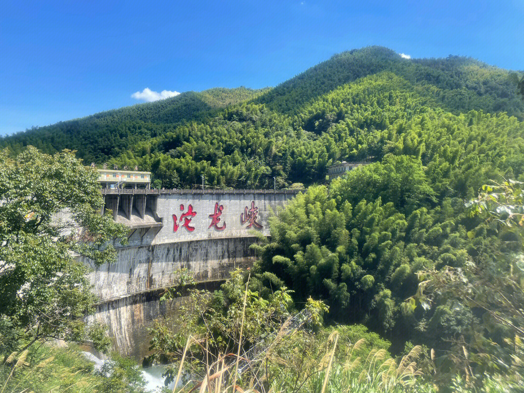 8月11日早上和同事从长沙开车去岳阳平江沱龙峡,长沙开过去大概花了一