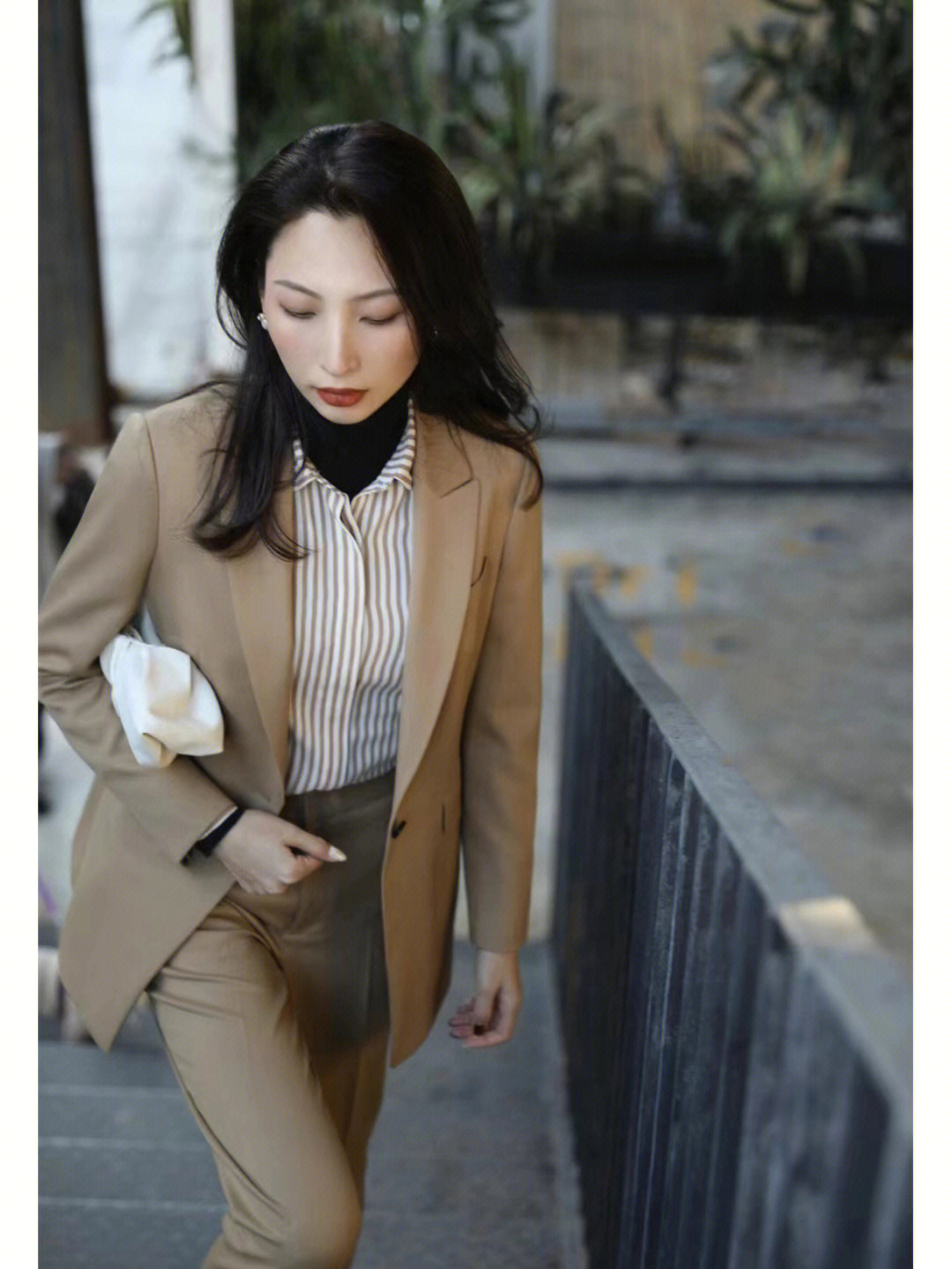 百搭又好看的焦糖色小西装