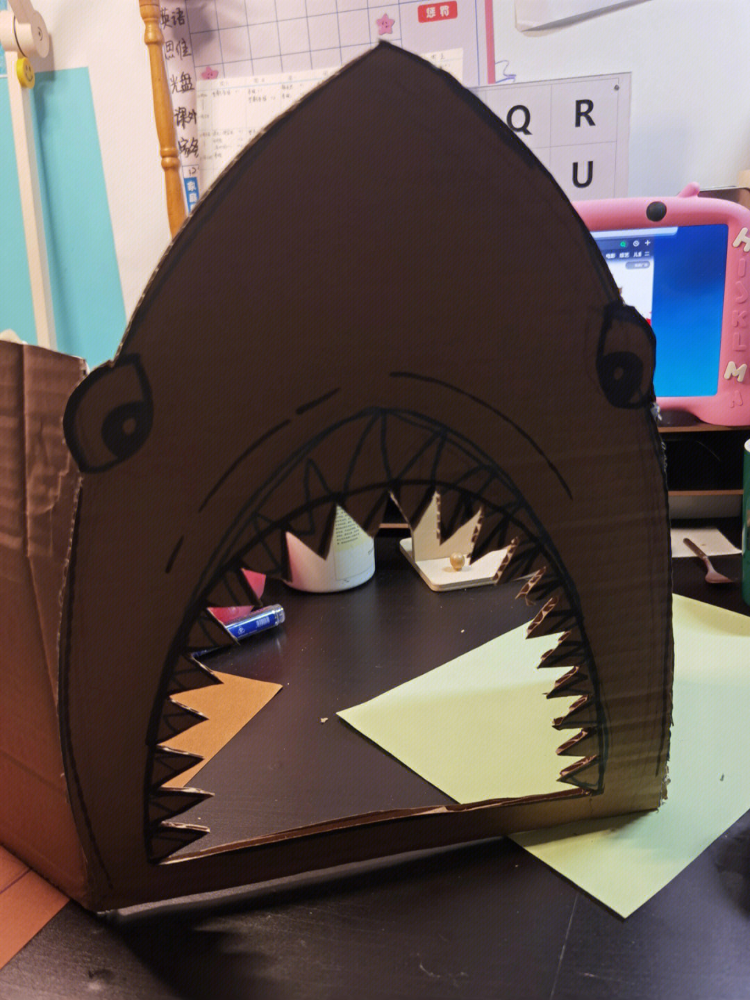 废旧纸箱制作鲨鱼图片