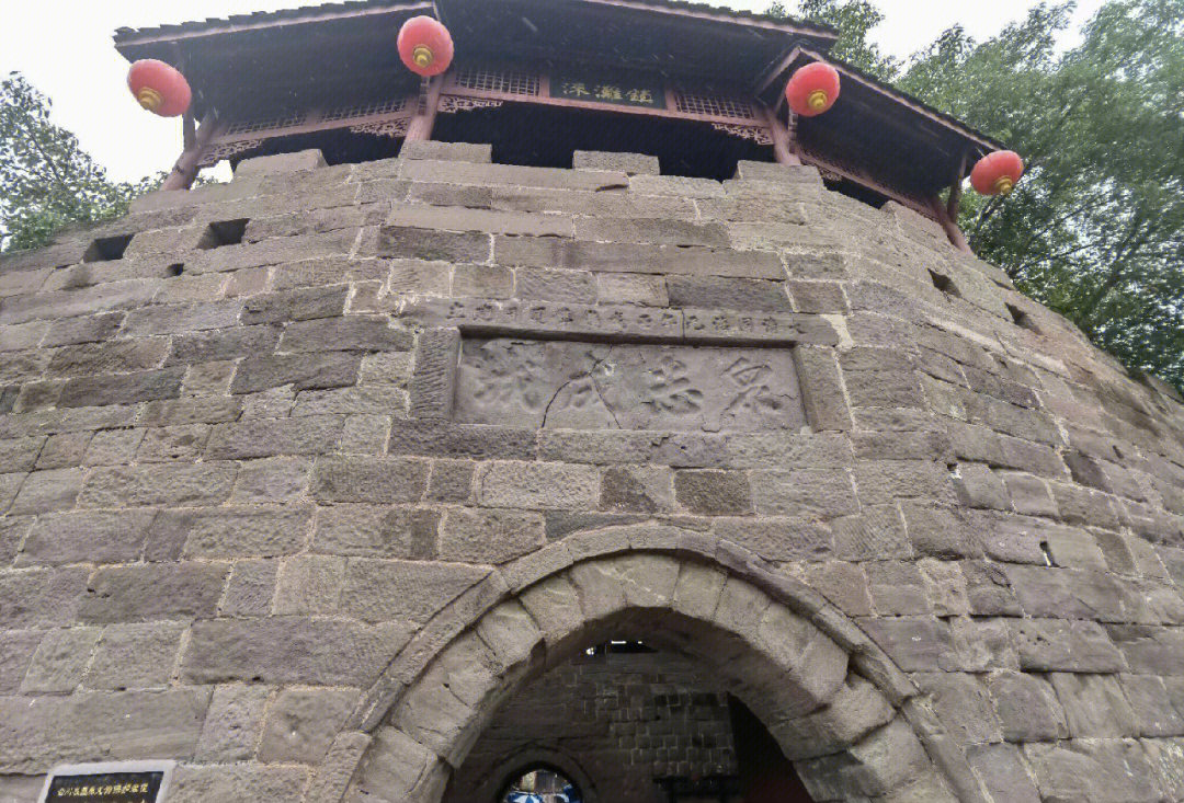 合川涞滩古镇,建镇于宋代,清同治元年增修的瓮城为重庆唯一