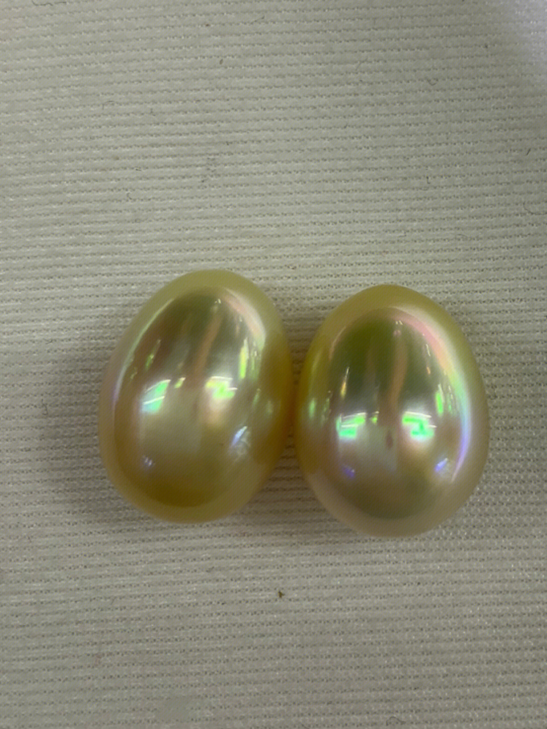 水滴91炫彩浅金色,超级滑皮透亮,肉眼无瑕疵,做款超好看的一对珠子