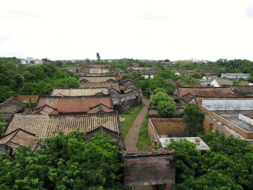 邦塘村位于雷州白沙西郊,古称石奇村.