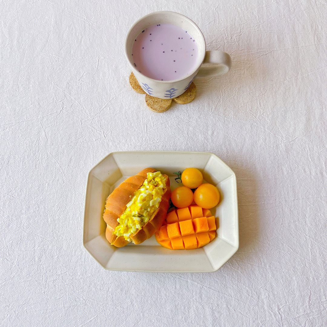 早餐分享鸡蛋沙拉盐卷03桑葚牛奶