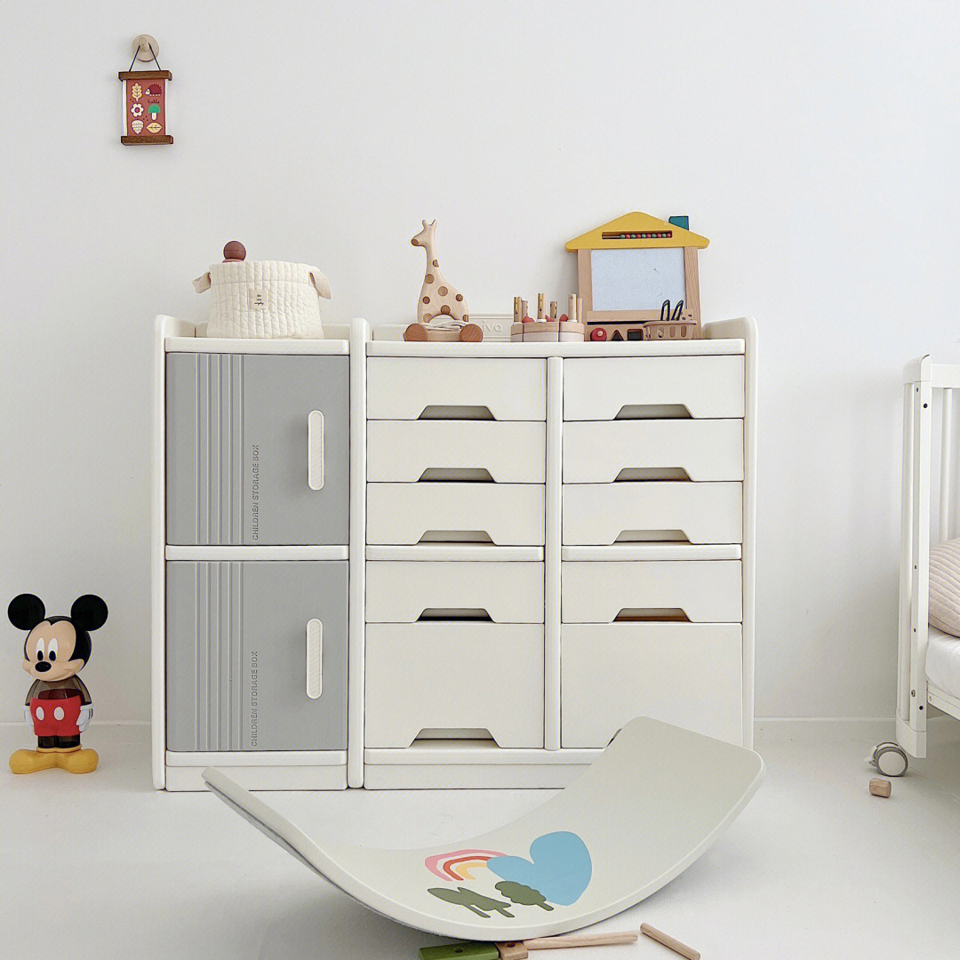 白色系儿童房好能装的玩具收纳柜