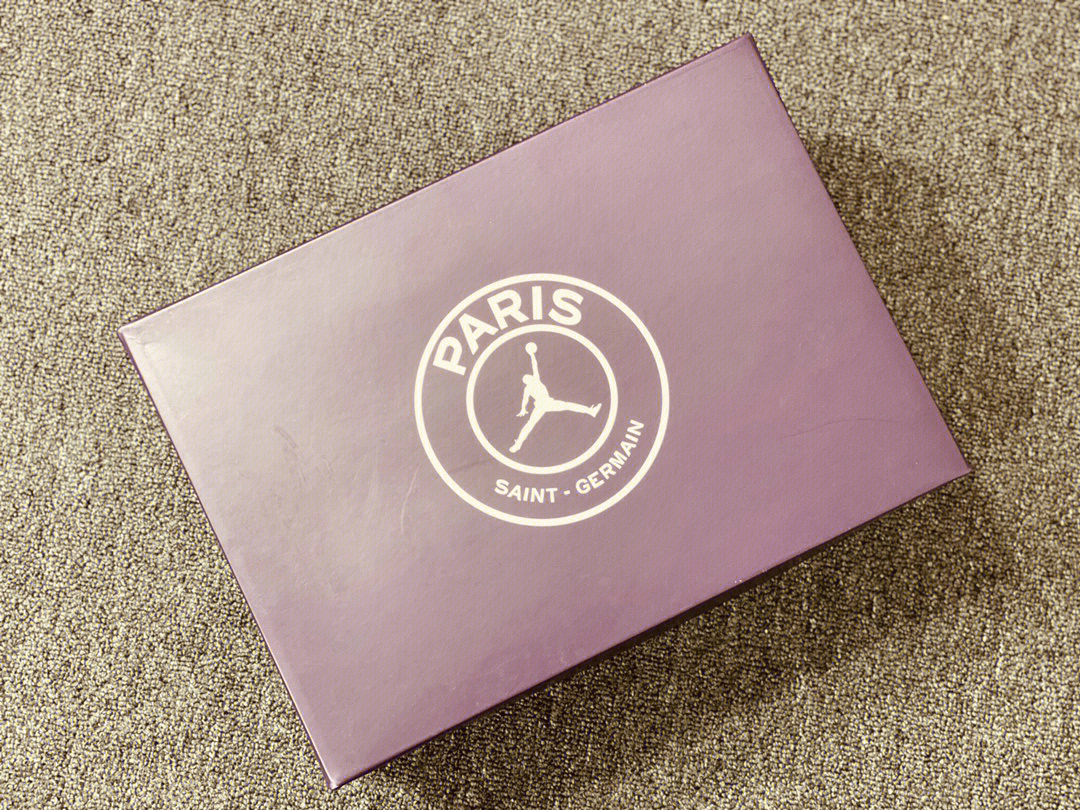 aj4大巴黎鞋盒图片