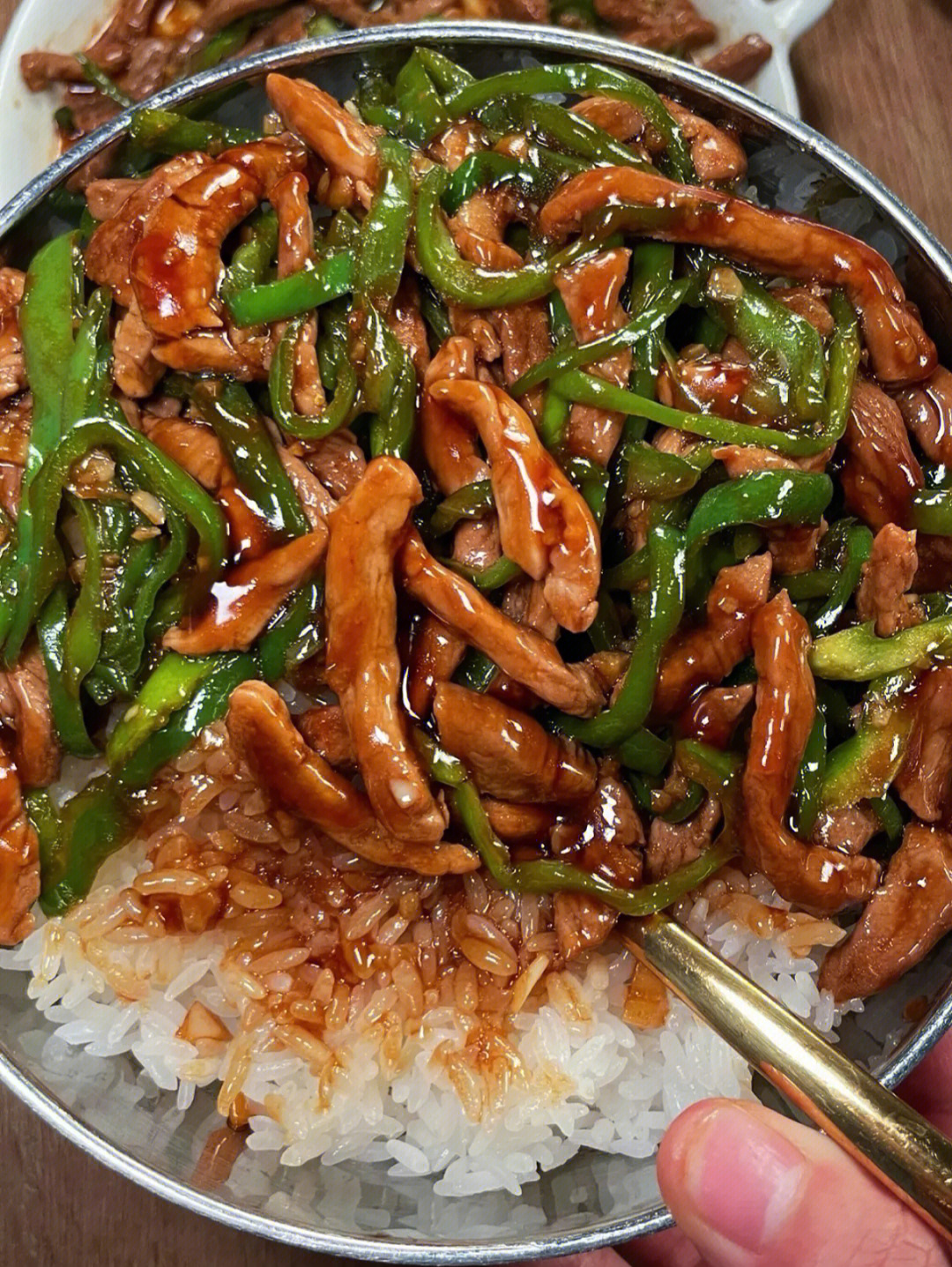 尖椒炒肉盖饭图片