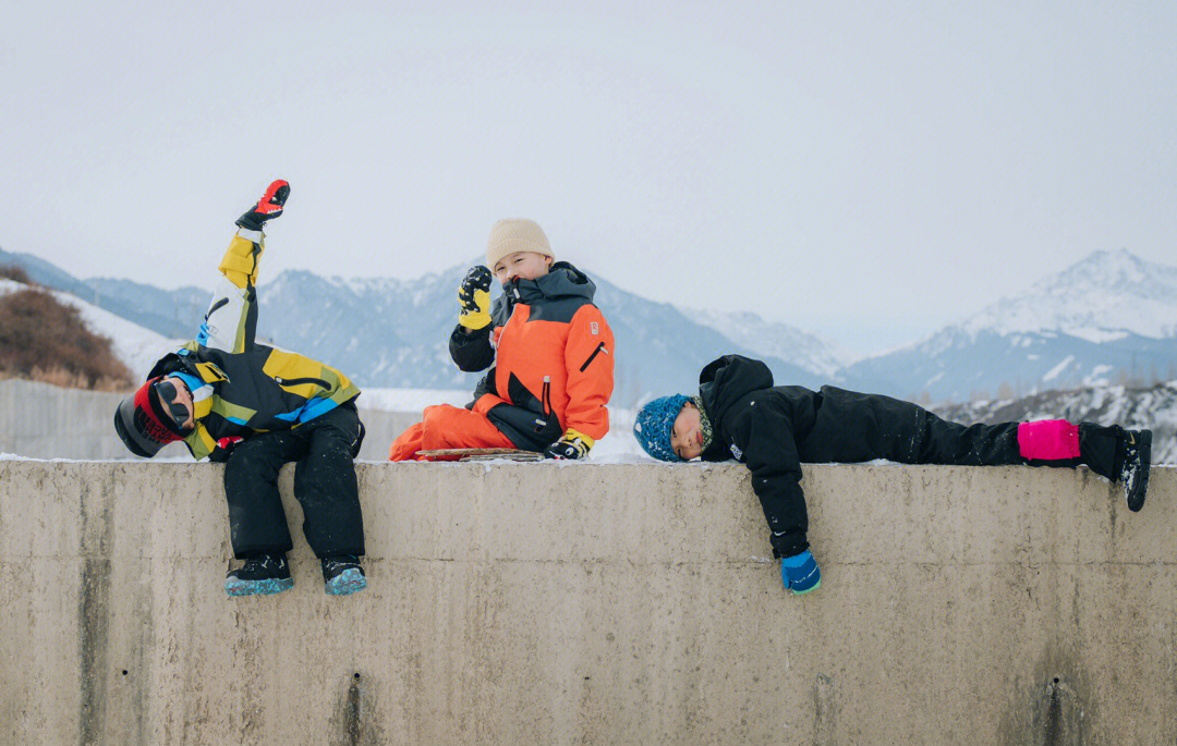 冬天就是要在雪地里撒欢才有趣啊