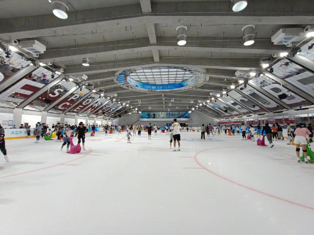 冰之恋滑冰场图片