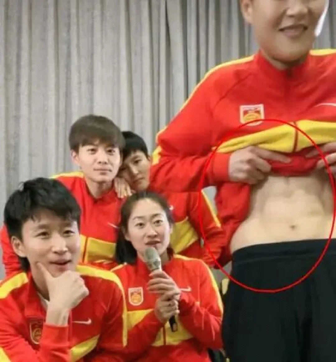 中国男足腹肌图片图片