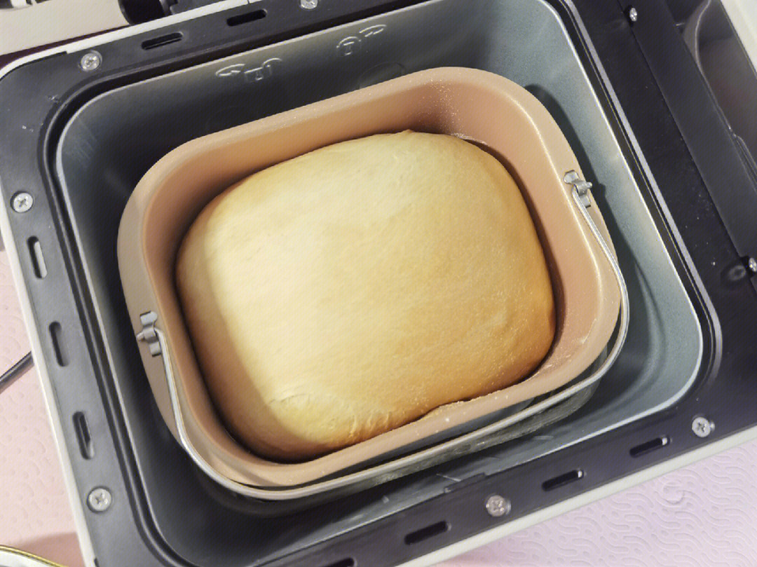 面包机,自从大家都说之前配方黄油太多了,找了一个新配方试用三四次没